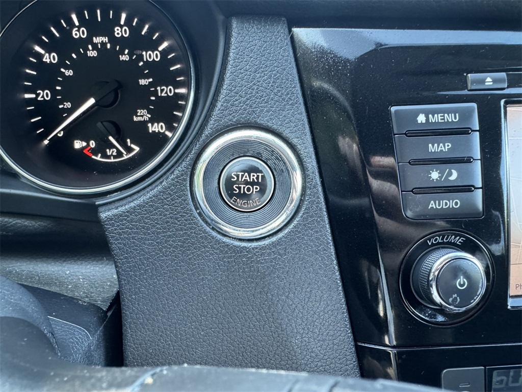 2018 Nissan Rogue SV photo 23