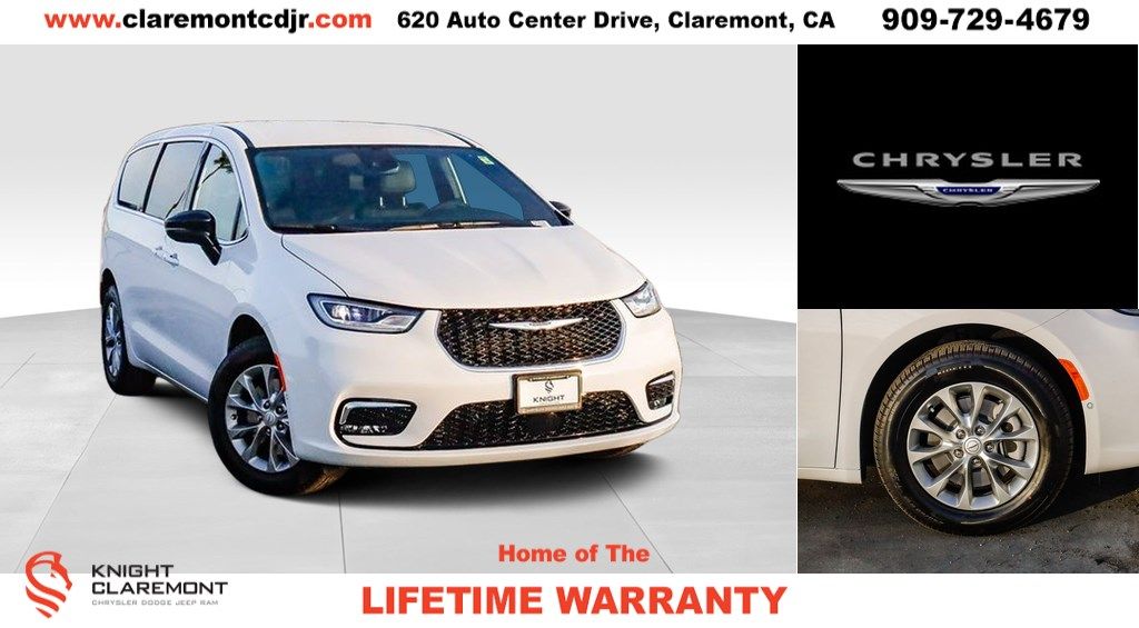 2026 Chrysler Pacifica Select's photo