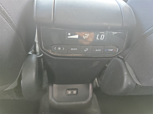 2021 Toyota Highlander L photo 27