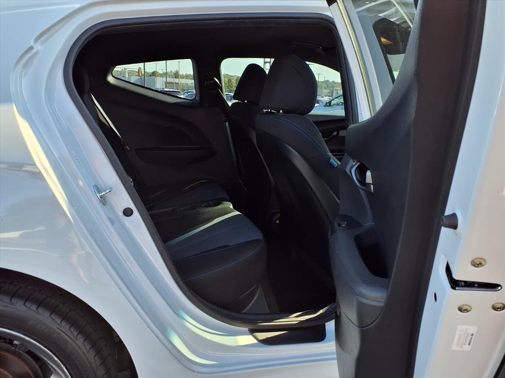 2020 Hyundai Veloster 2.0L Premium photo 2