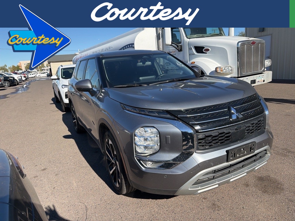 2024 Mitsubishi Outlander SE's photo