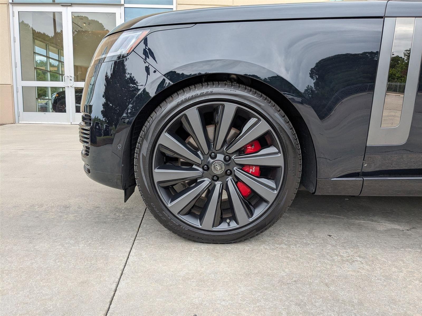 2024 Land Rover Range Rover SV photo 10