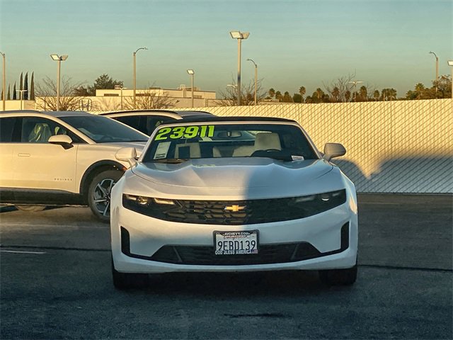 2023 Chevrolet Camaro 1LT photo 2