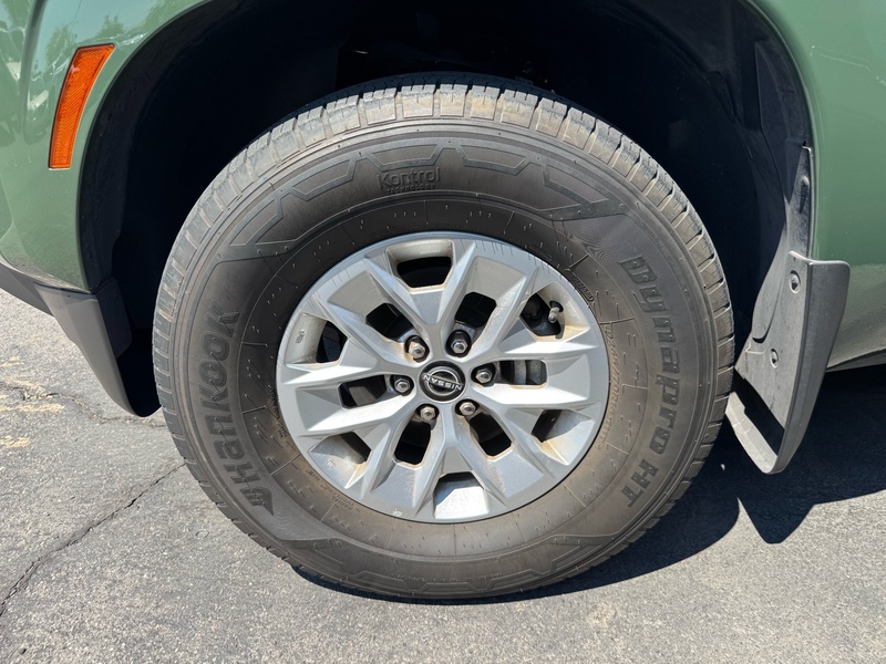 2024 Nissan Frontier SV photo 2