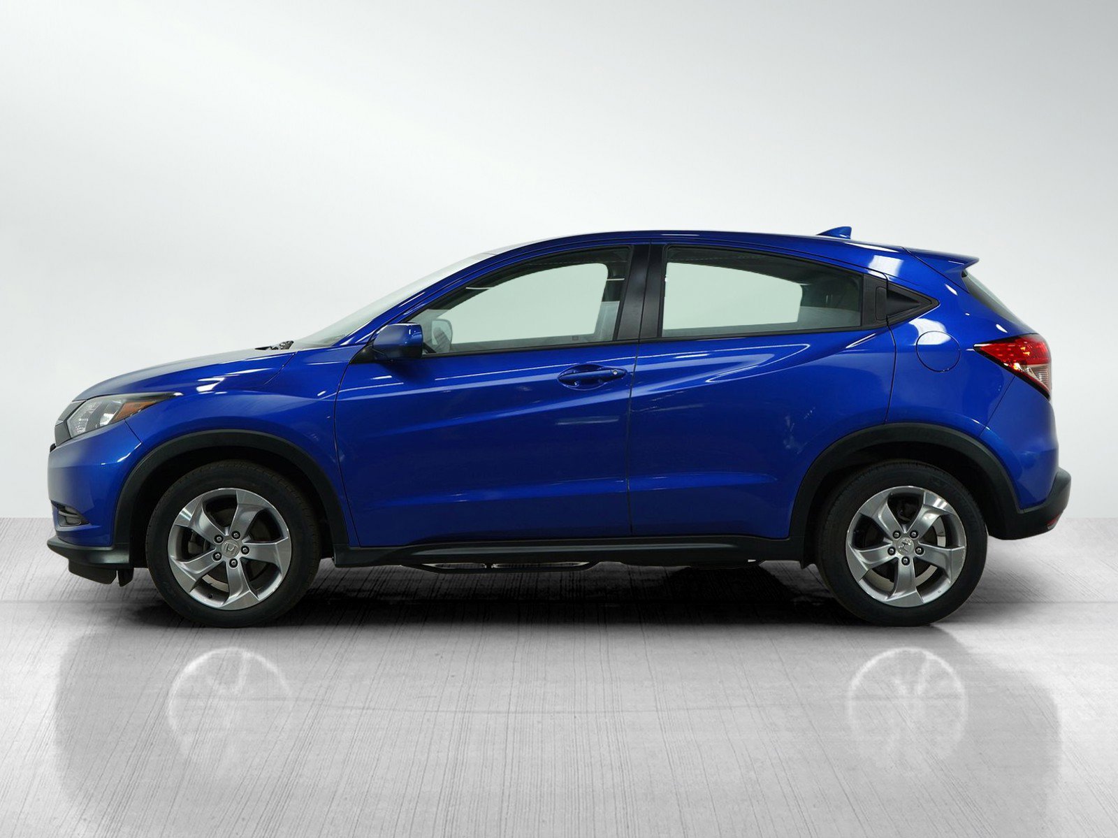 Used 2018 Honda HR-V LX with VIN 3CZRU6H3XJM706589 for sale in Burnsville, Minnesota