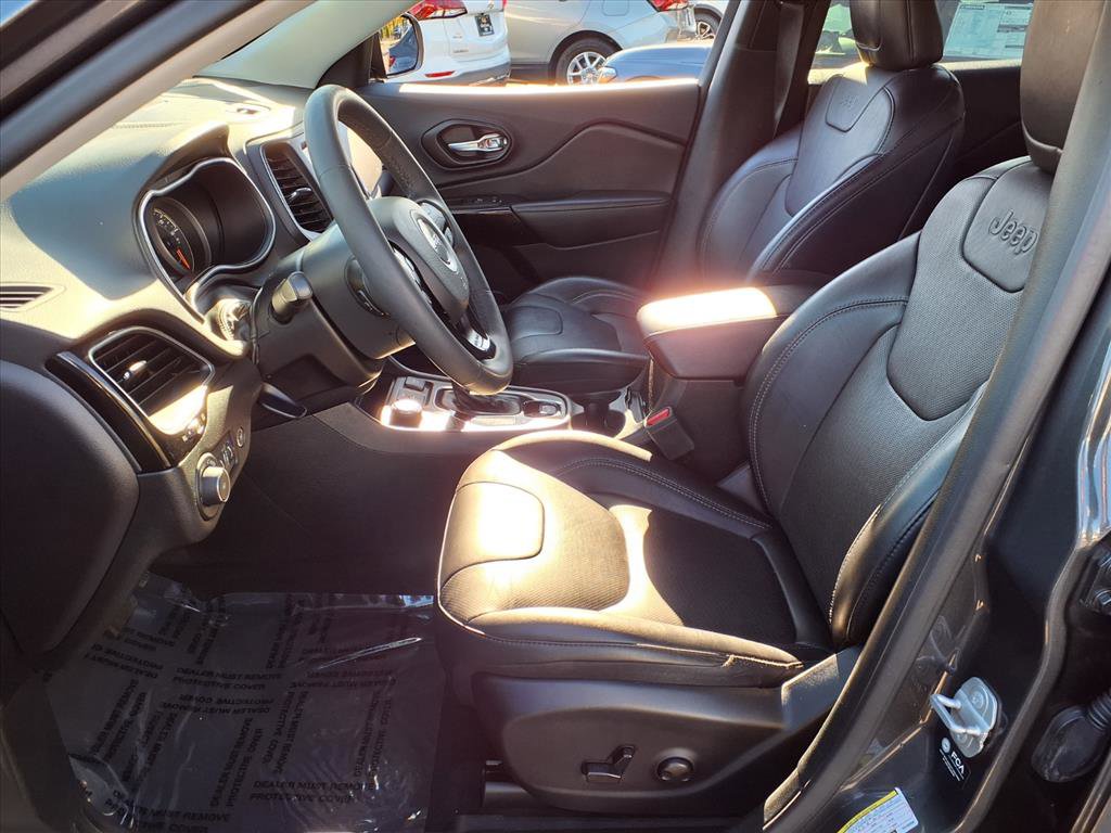 2023 Jeep Cherokee Altitude Lux photo 4