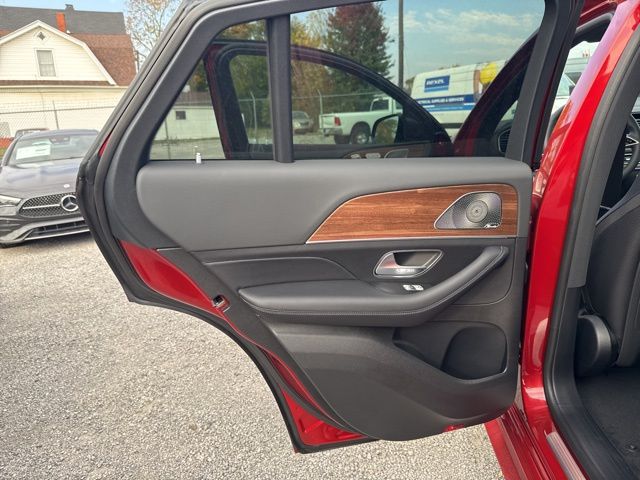 2025 Mercedes Benz GLE 450 4MATIC photo 2