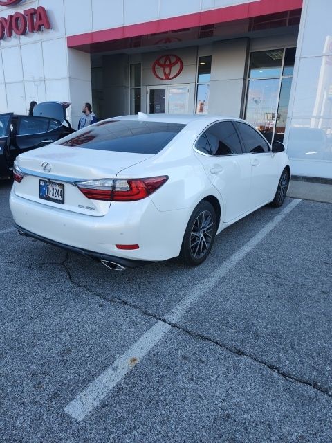 2017 Lexus ES 350 photo 3