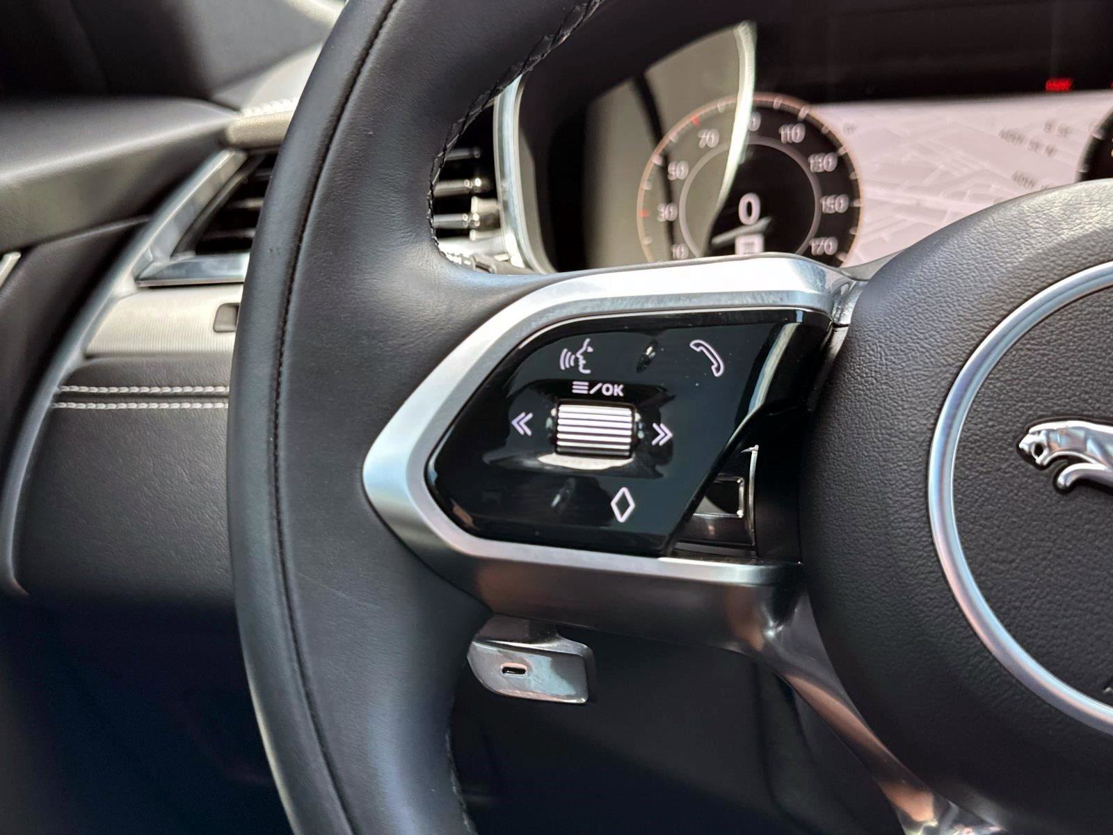 2024 Jaguar F-PACE P400 R-Dynamic S photo 27
