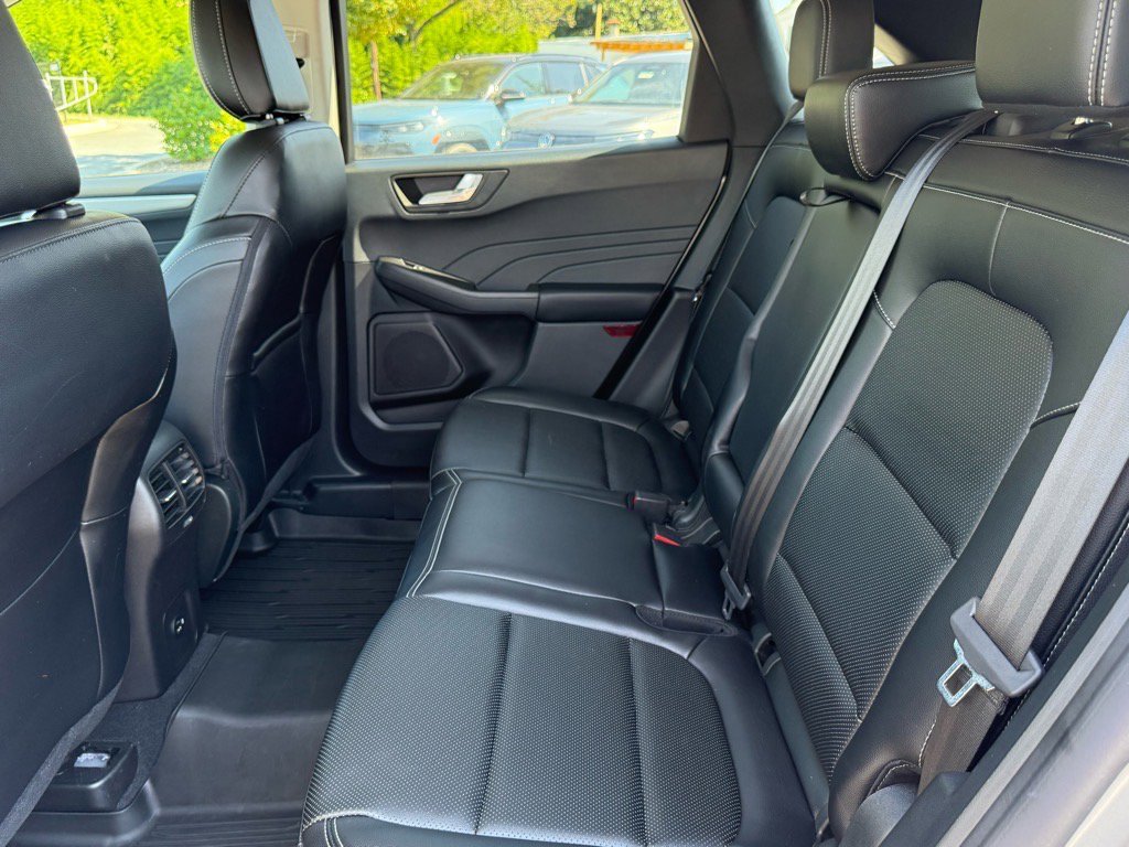 2022 Ford Escape SEL photo 9
