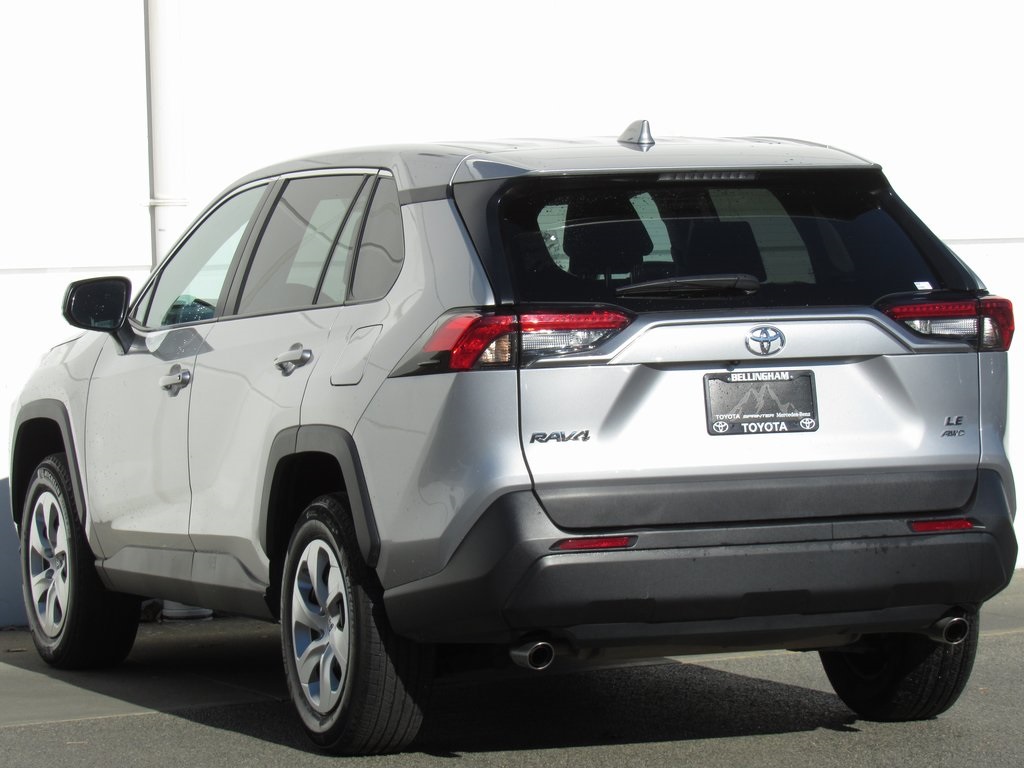 2024 Toyota RAV4 LE photo 2