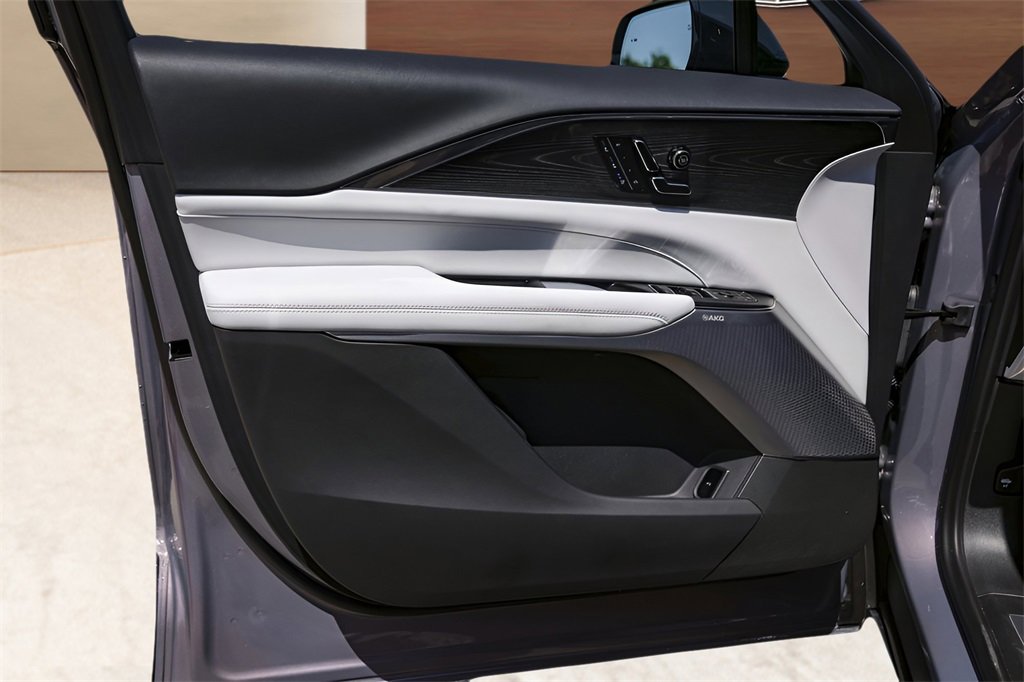 2024 Cadillac Lyriq Luxury photo 23