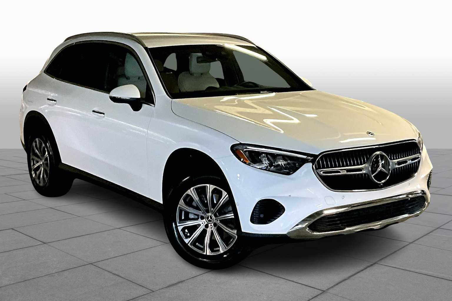 2023 Mercedes Benz GLC 300 photo 2