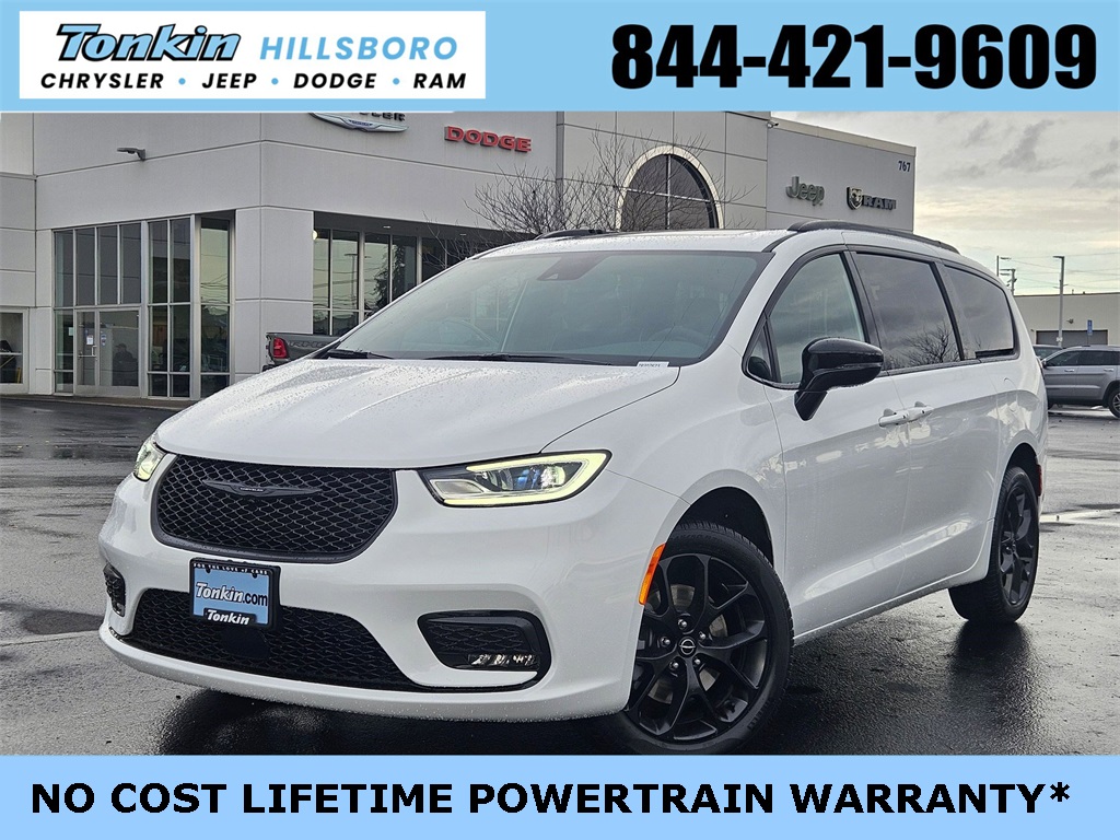 2026 Chrysler Pacifica Limited's photo