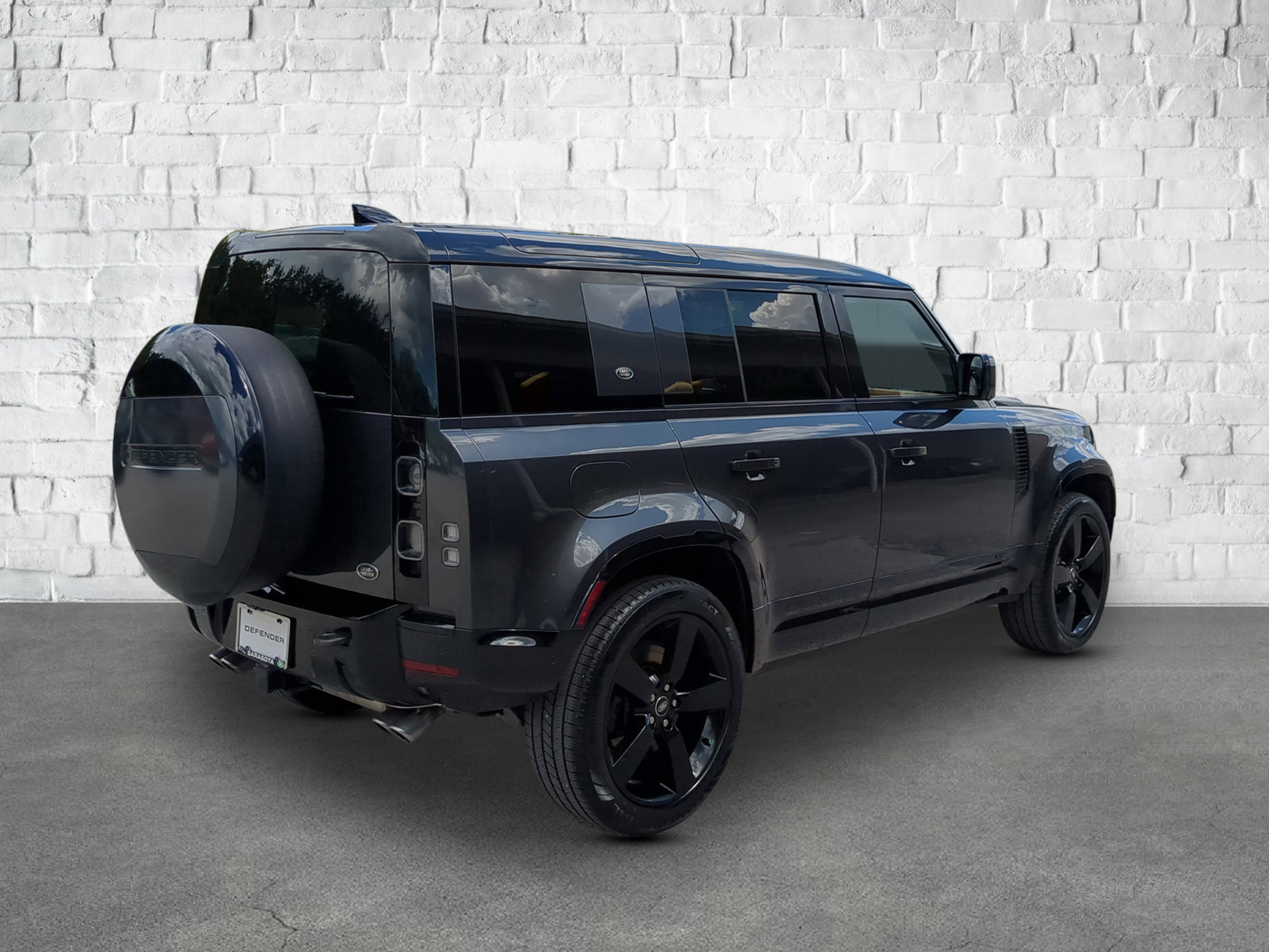 2023 Land Rover Defender V8 photo 4