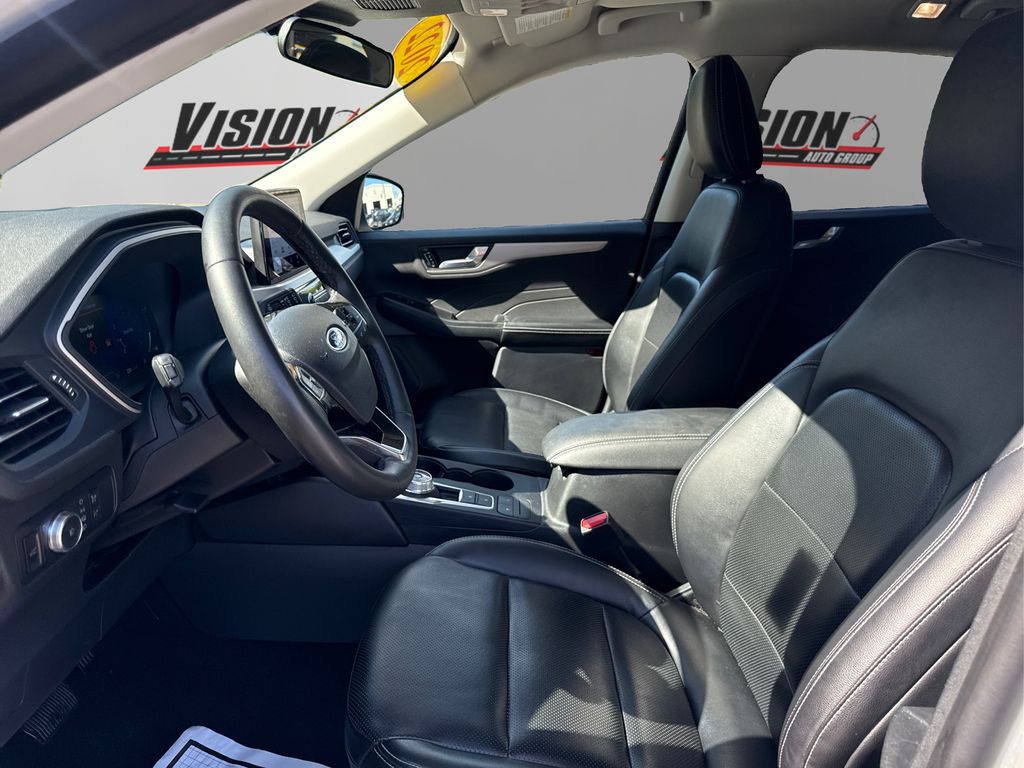 2022 Ford Escape SEL photo 9