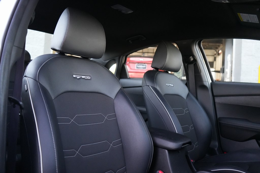 2023 Kia Forte GT-Line photo 17