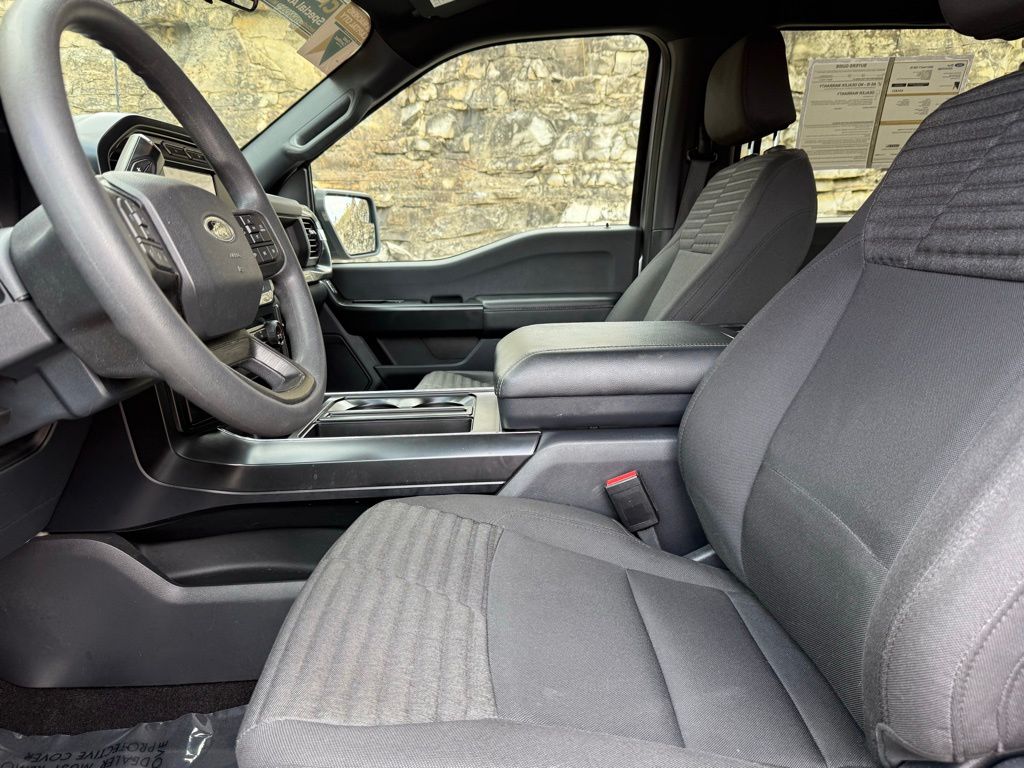 2022 Ford F-150 XL photo 13