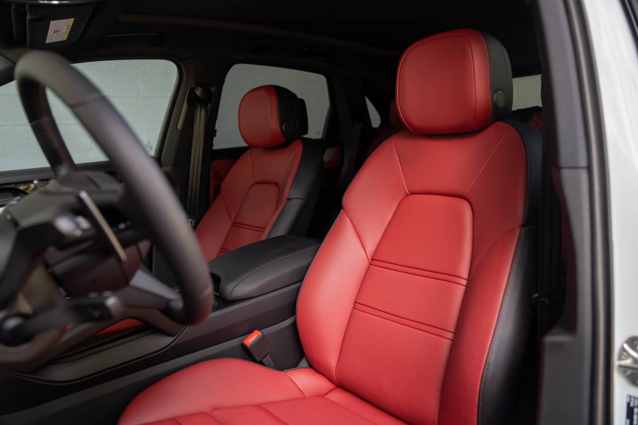 2025 Porsche Cayenne E-Hybrid photo 5