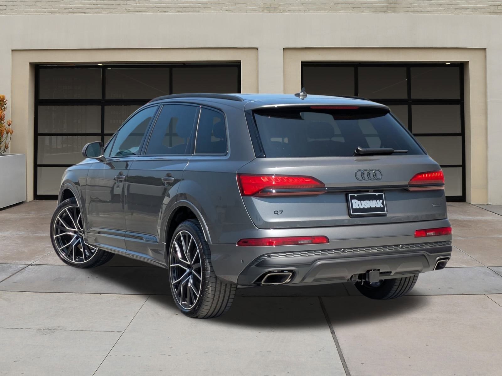2025 Audi Q7 55 Premium Plus photo 3