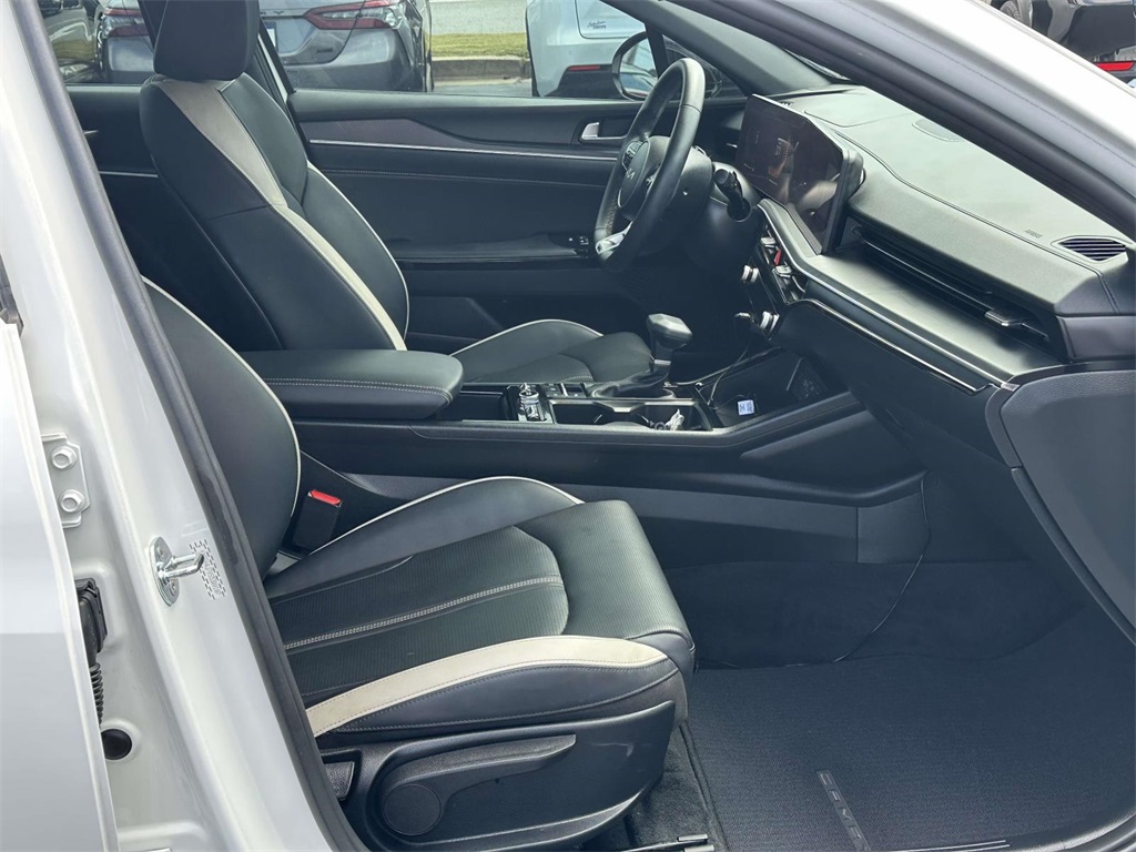 2025 Kia K5 GT-Line photo 6