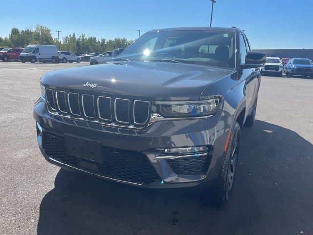 2025 Jeep Grand Cherokee Limited photo 3