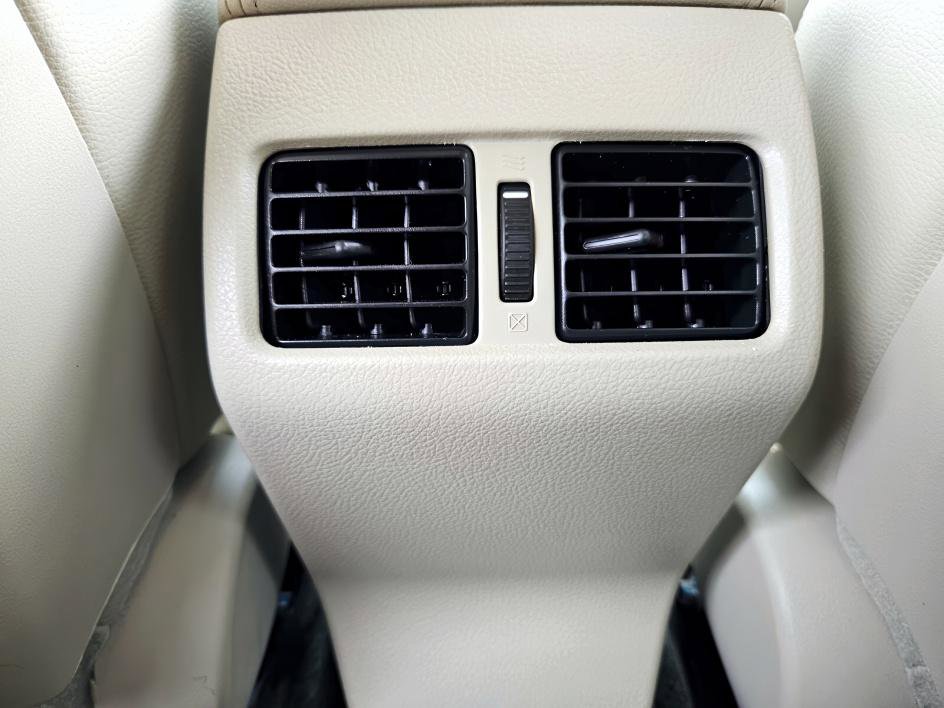 2014 Subaru Outback 2.5i Limited photo 10