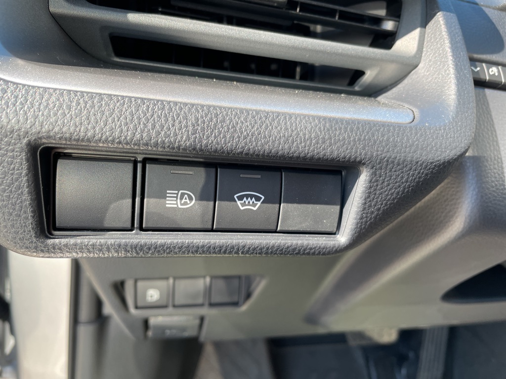 2025 Toyota Prius LE photo 9