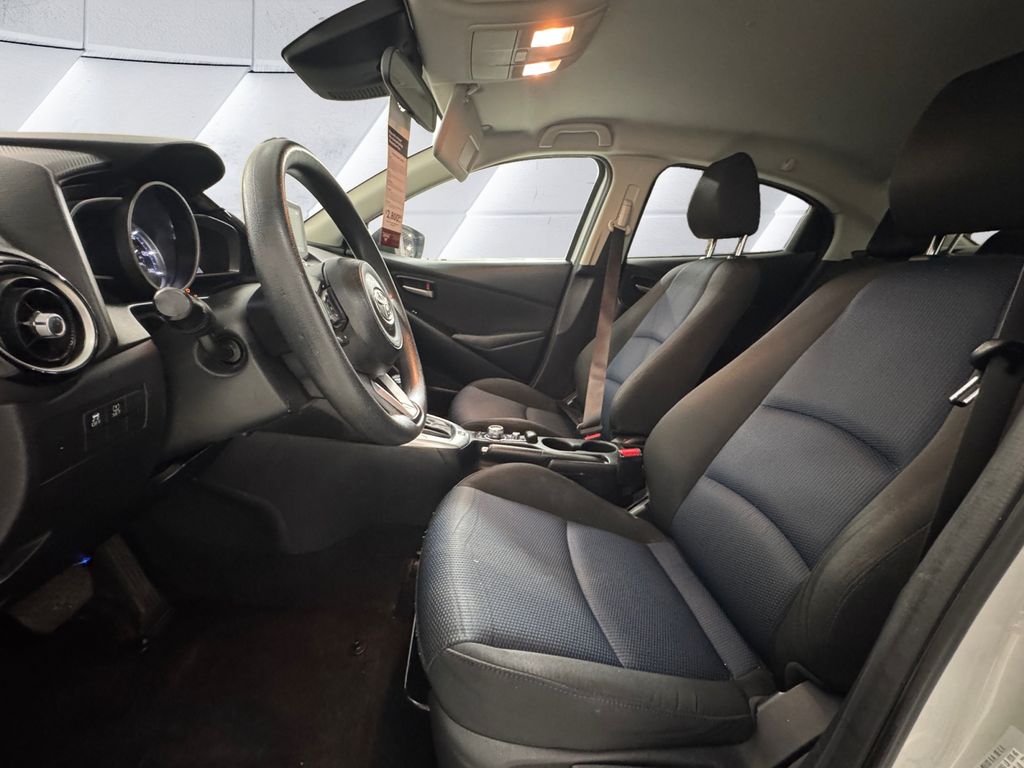 2020 Toyota Yaris L photo 7