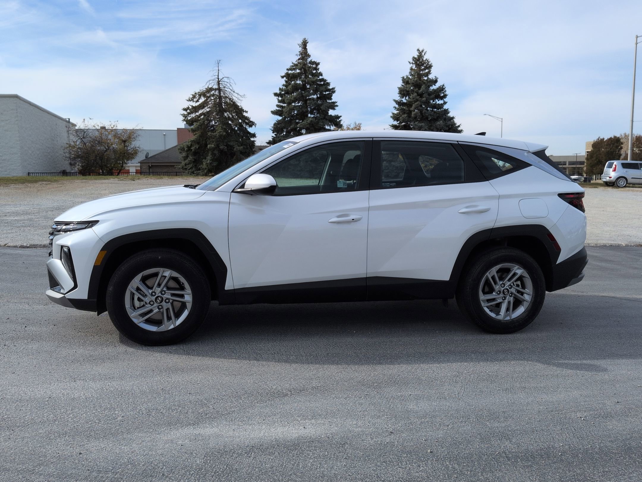 2025 Hyundai Tucson SE photo 4