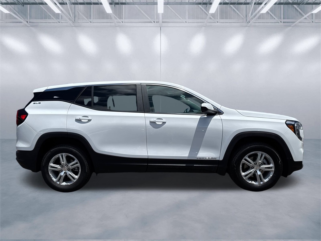2024 Gmc Terrain SLE photo 3