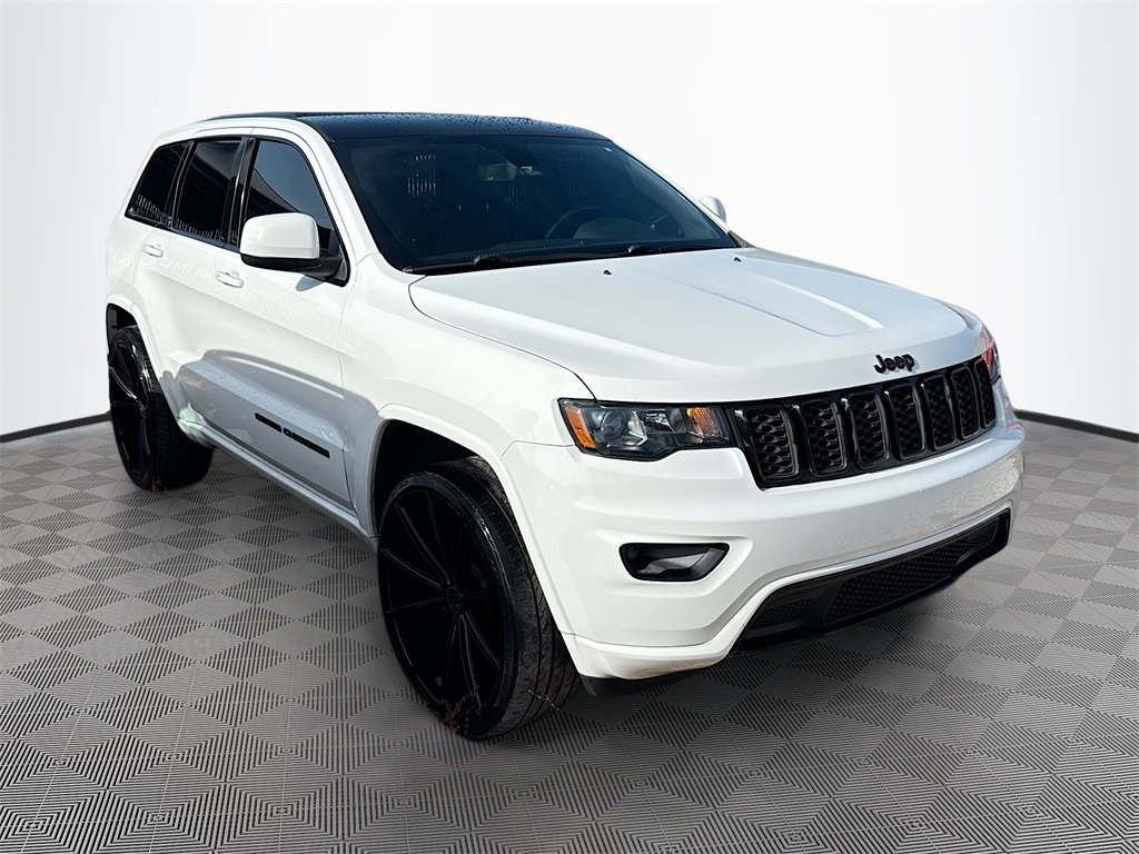 2018 Jeep Grand Cherokee Altitude photo 3