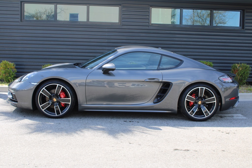 New 2024 Agate Grey Metallic Porsche S image 2