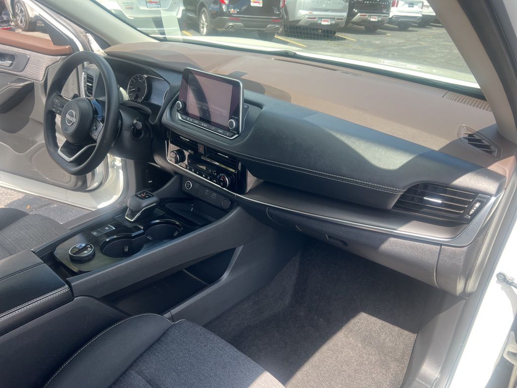 2023 Nissan Rogue SV photo 15
