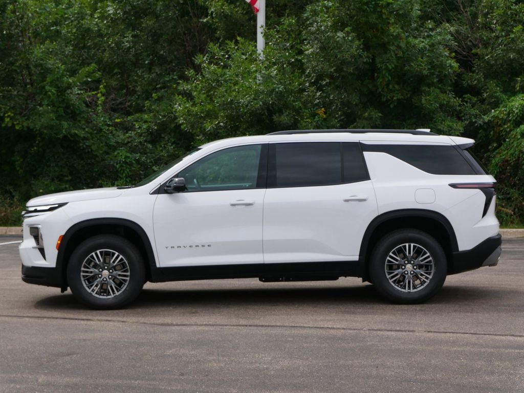 2024 Chevrolet Traverse photo 2