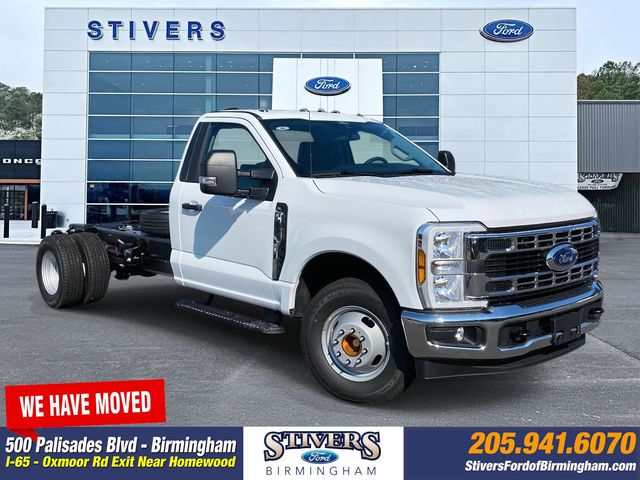 2025 Ford F-350 Super Duty Chassis Cab XL's photo