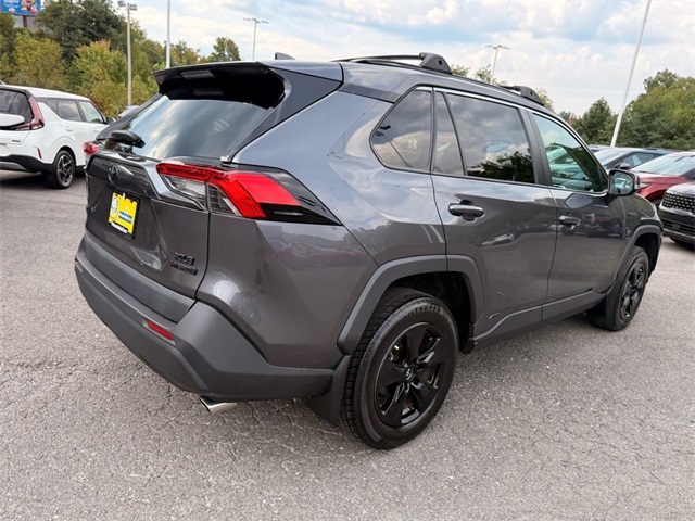 2021 Toyota RAV4 Hybrid XLE photo 9