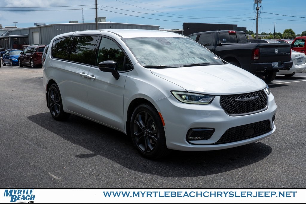 2026 Chrysler Pacifica photo 7