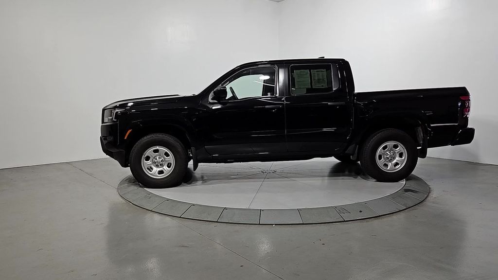 2022 Nissan Frontier S photo 2