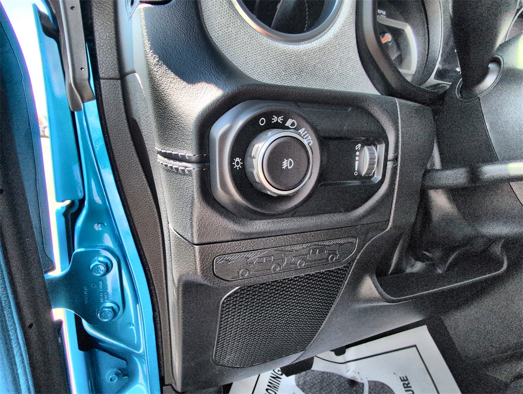 2024 Jeep Wrangler Sahara photo 24