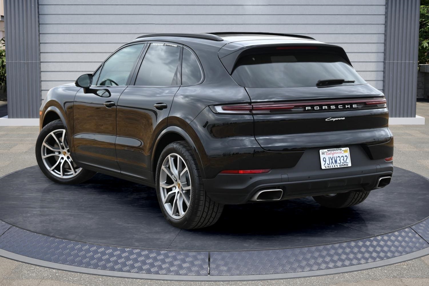 2024 Porsche Cayenne Base photo 2
