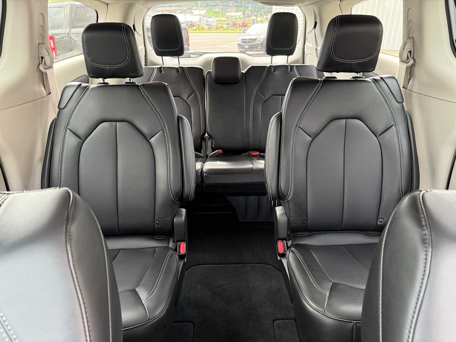 2024 Chrysler Pacifica Touring L photo 18
