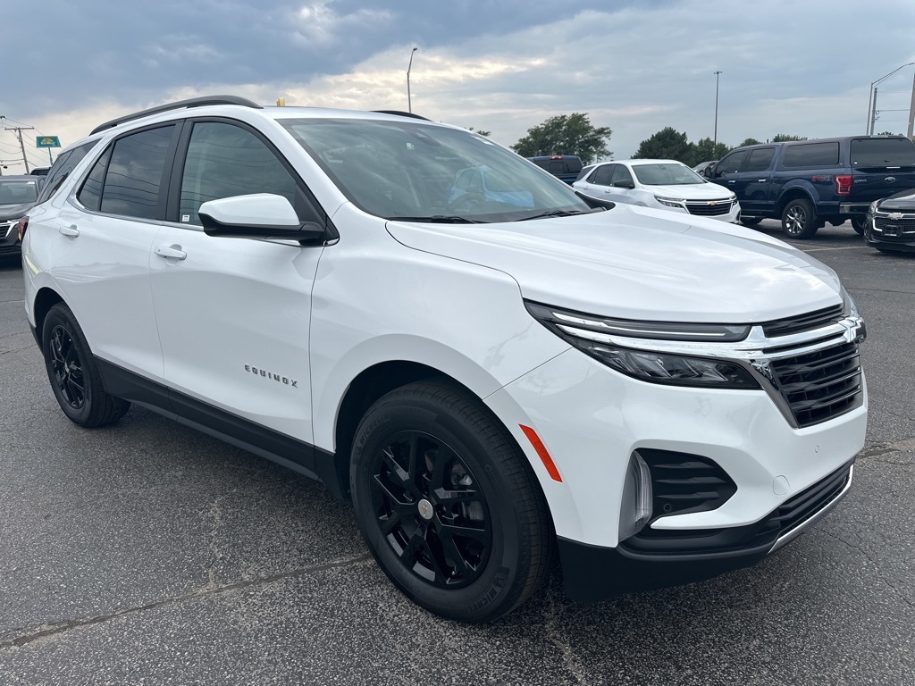 2024 Chevrolet Equinox LT photo 2