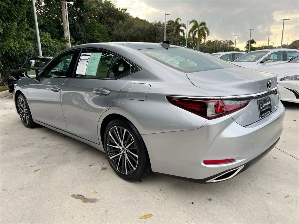 2022 Lexus ES 350 photo 4