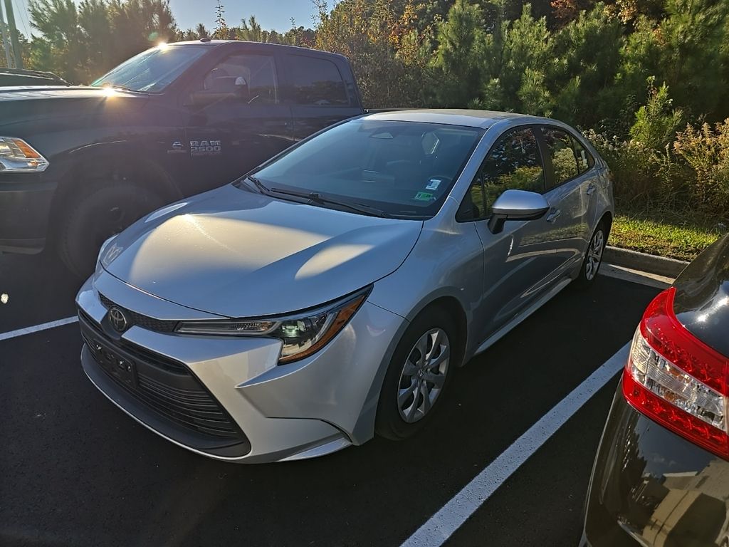 2023 Toyota Corolla LE photo 2