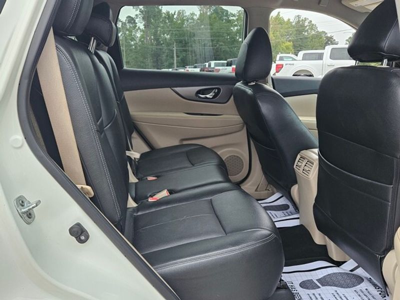 2016 Nissan Rogue SV photo 13