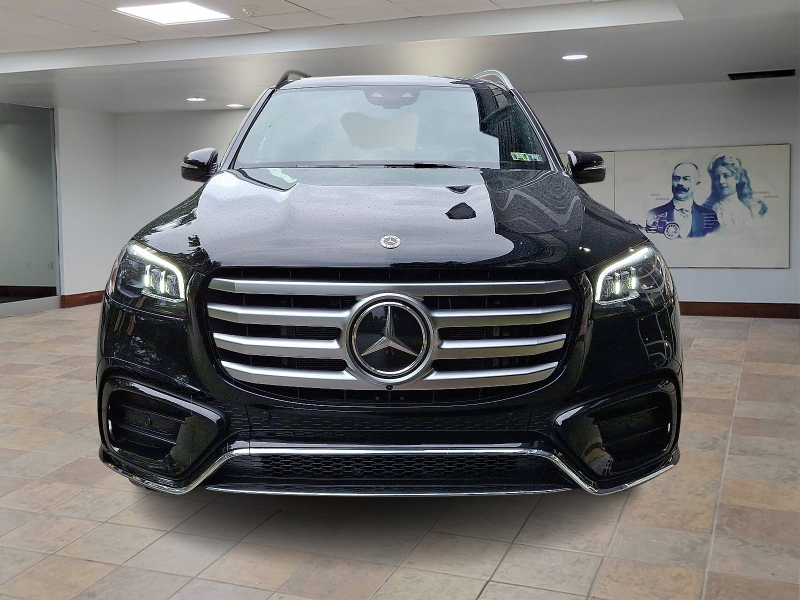 2025 Mercedes Benz GLS 580 4MATIC photo 2