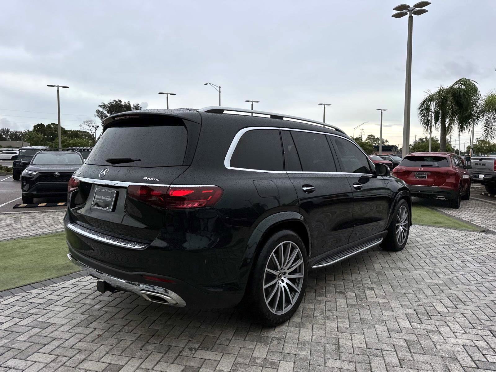2025 Mercedes Benz GLS 580 4MATIC photo 4
