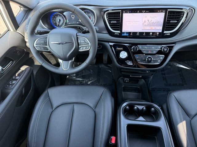 2026 Chrysler Pacifica photo 21
