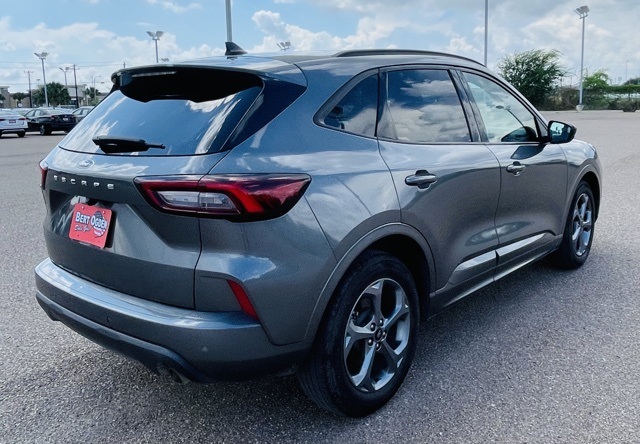 2023 Ford Escape ST-Line photo 4